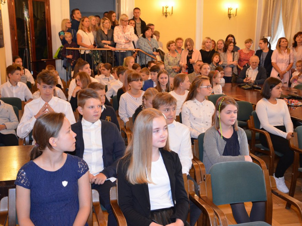 172 najzdolniejszych uczniów otrzymało stypendia