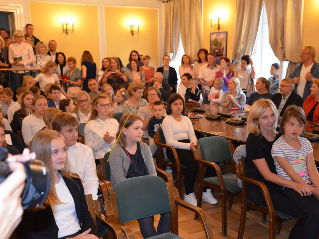 172 najzdolniejszych uczniów otrzymało stypendia