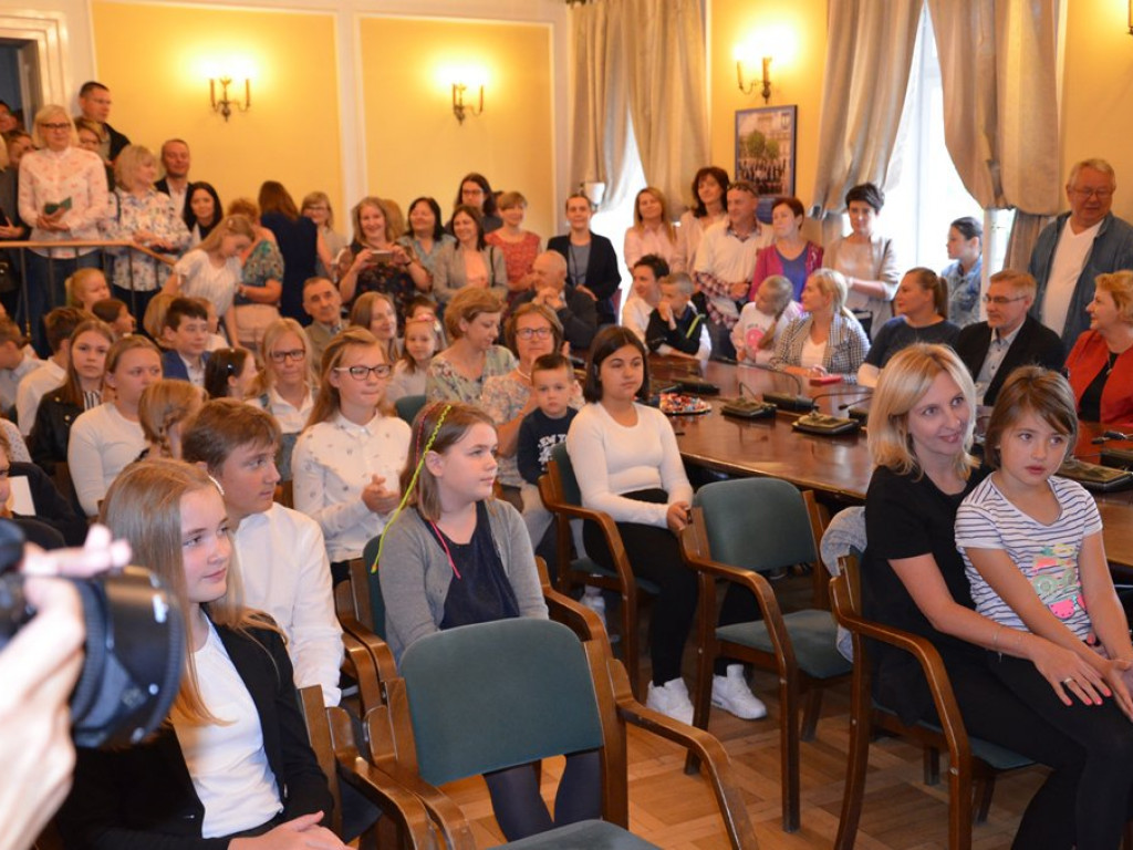 172 najzdolniejszych uczniów otrzymało stypendia