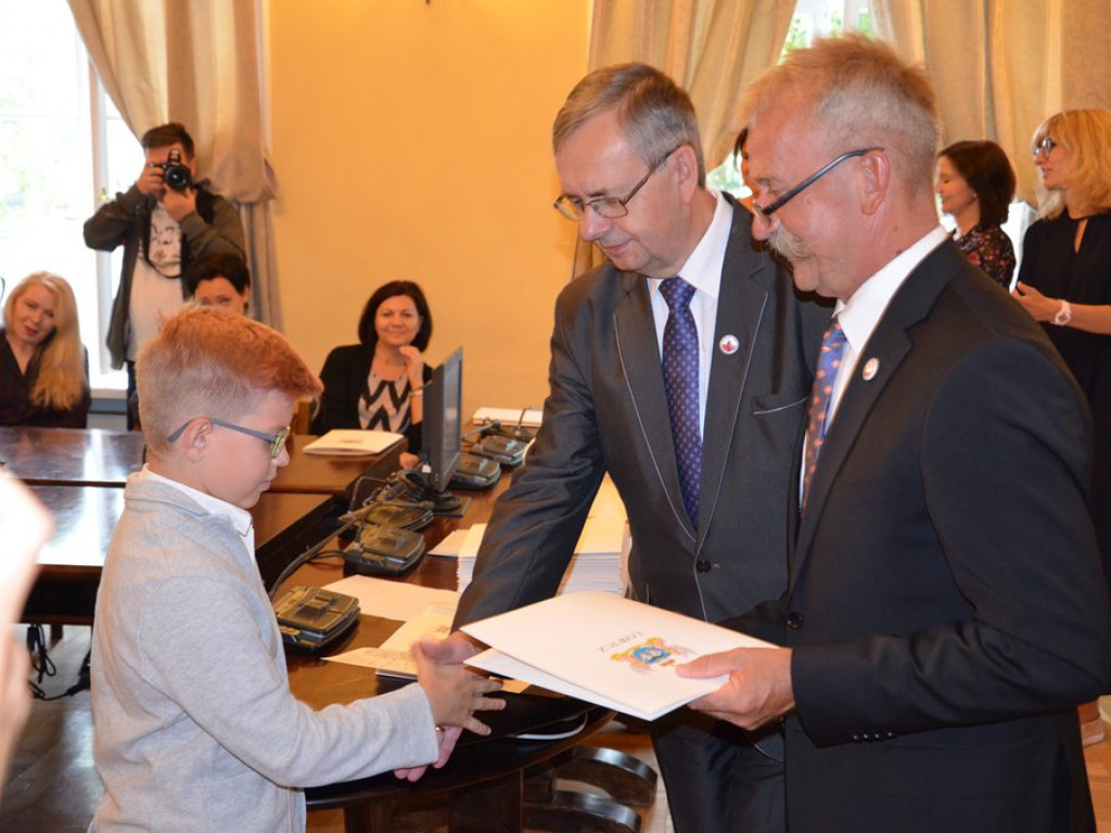 172 najzdolniejszych uczniów otrzymało stypendia
