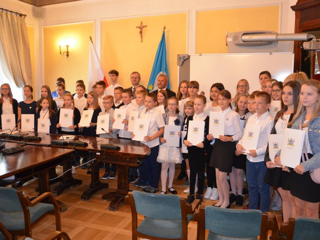 172 najzdolniejszych uczniów otrzymało stypendia