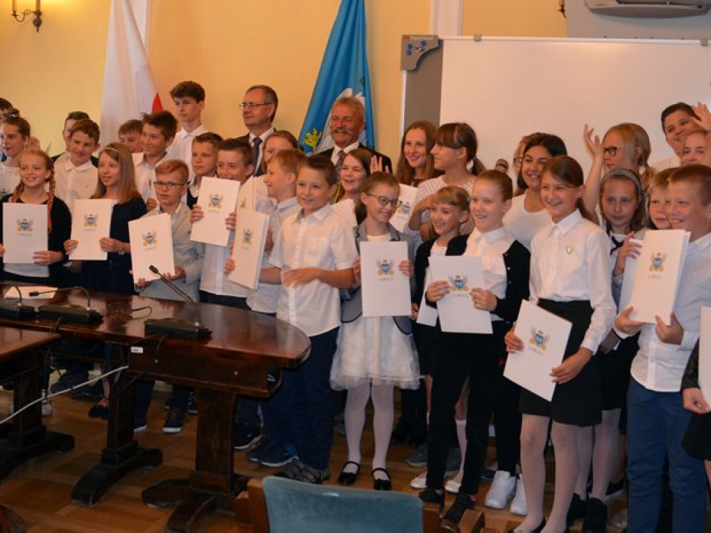 172 najzdolniejszych uczniów otrzymało stypendia