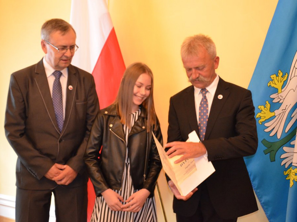 172 najzdolniejszych uczniów otrzymało stypendia