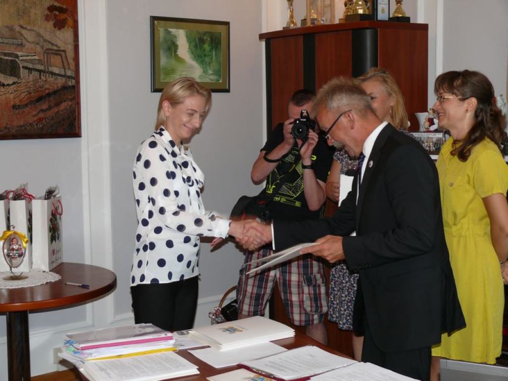 Burmistrz rozdał nagrody w konkursie Zielone Miasto