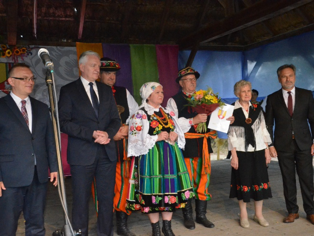 Jarosław Gowin kosił zboże w skansenie w Maurzycach