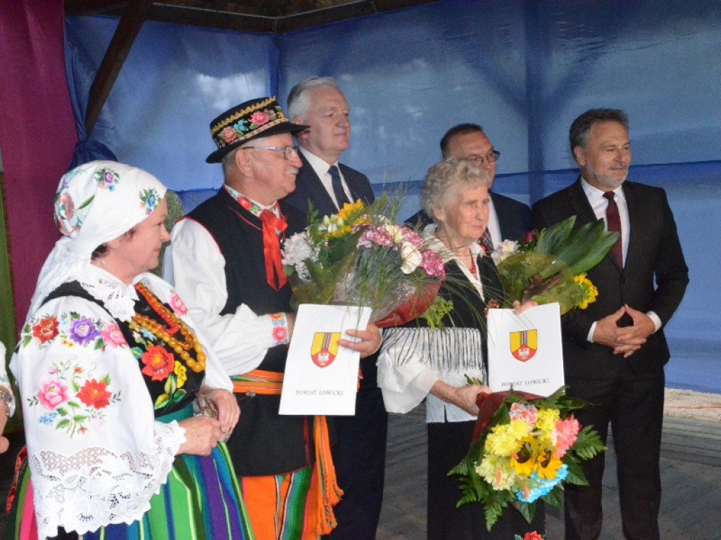 Jarosław Gowin kosił zboże w skansenie w Maurzycach