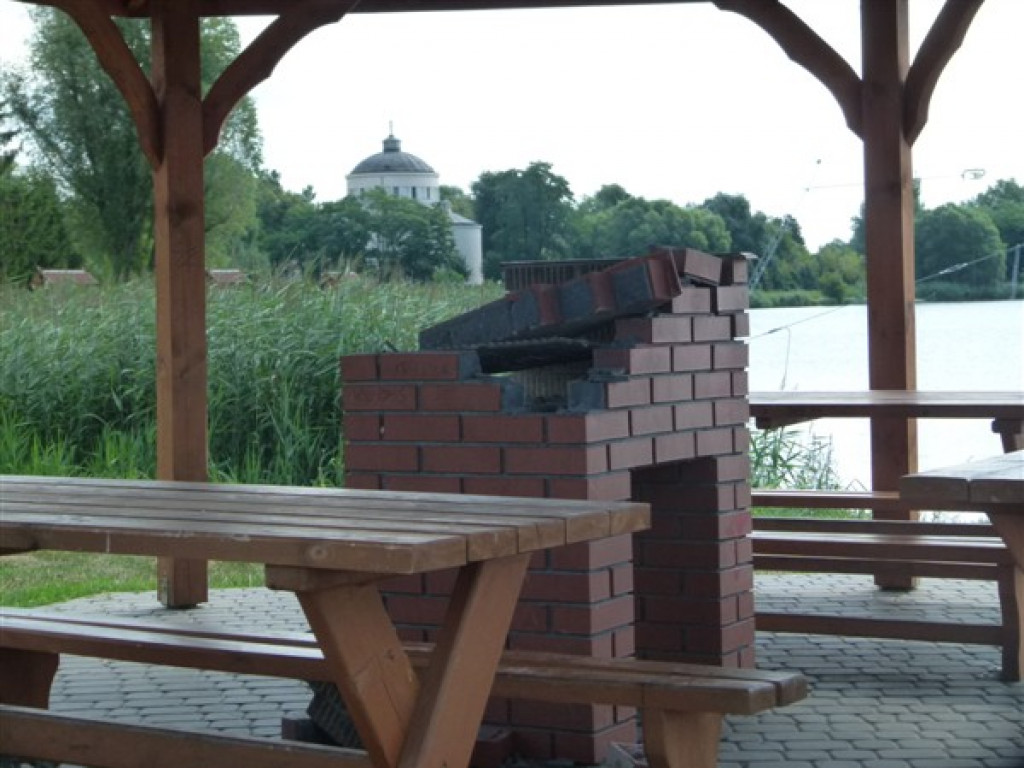 Głowno: zdewastowano grill nad zalewem