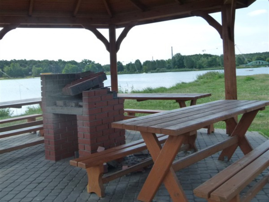Głowno: zdewastowano grill nad zalewem