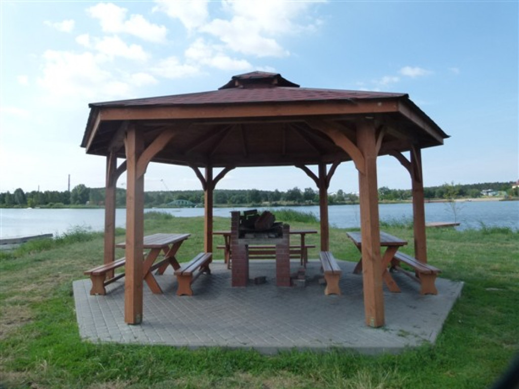 Głowno: zdewastowano grill nad zalewem