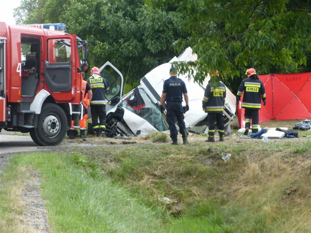 Śmiertelny wypadek na Poznańskiej w Łowiczu, nie żyje kierowca z Łomży