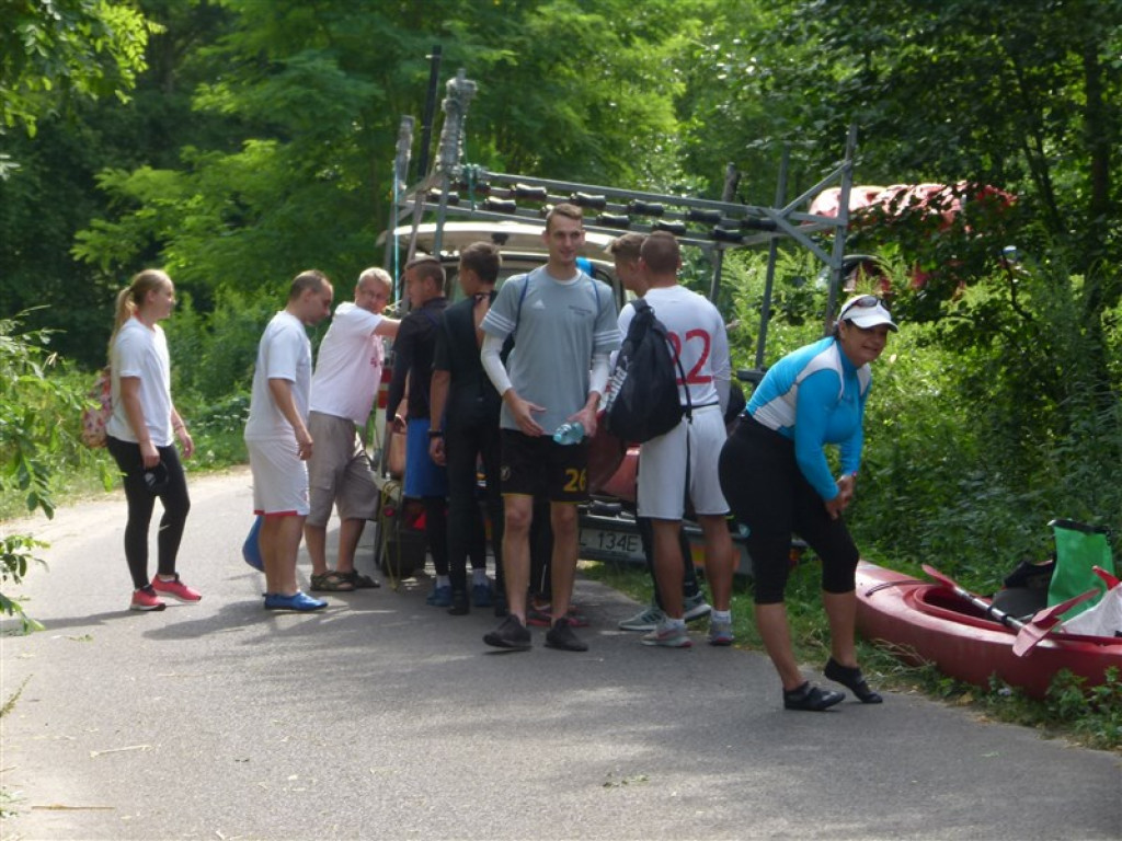 Uczestnicy spływu Mroga Extreme płyną dziką rzeką
