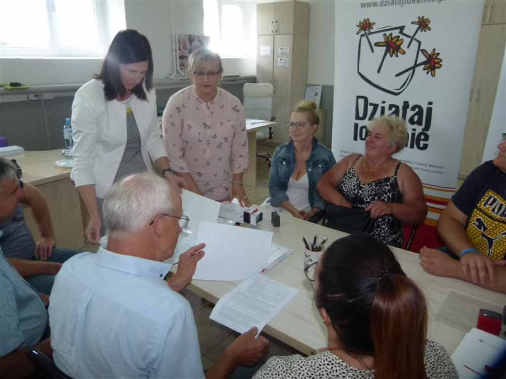 Cztery umowy na projekty z 