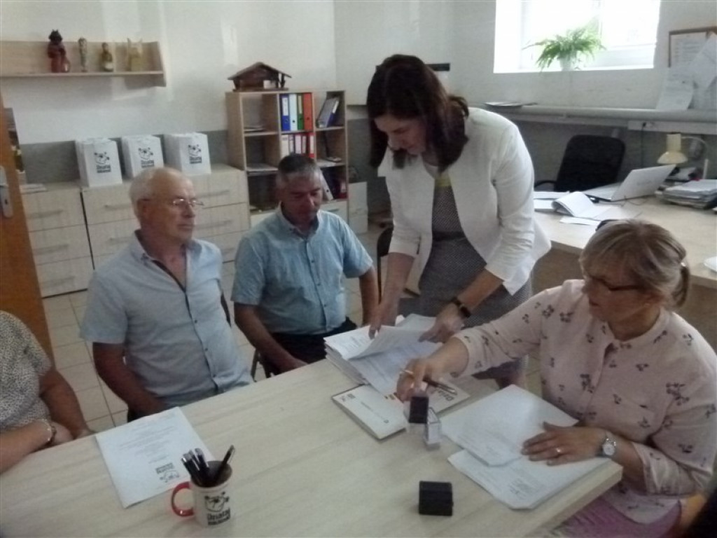 Cztery umowy na projekty z 