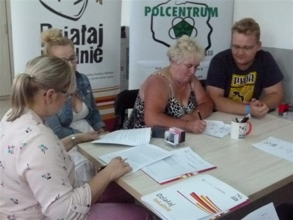 Cztery umowy na projekty z 