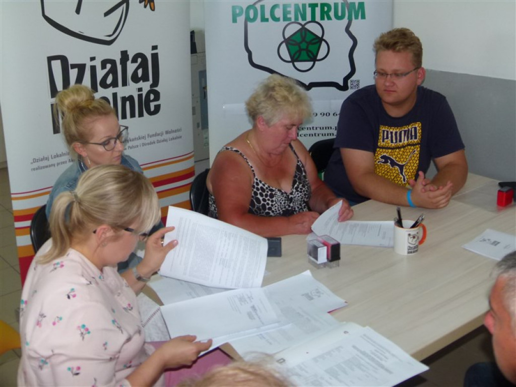 Cztery umowy na projekty z 