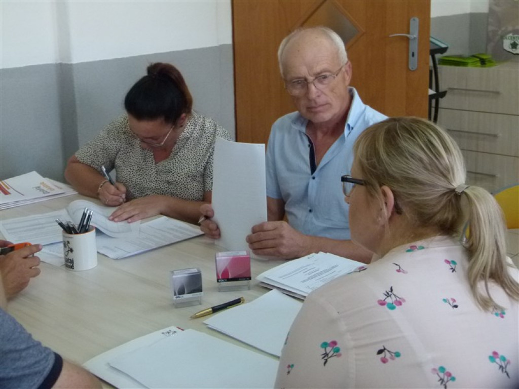 Cztery umowy na projekty z 