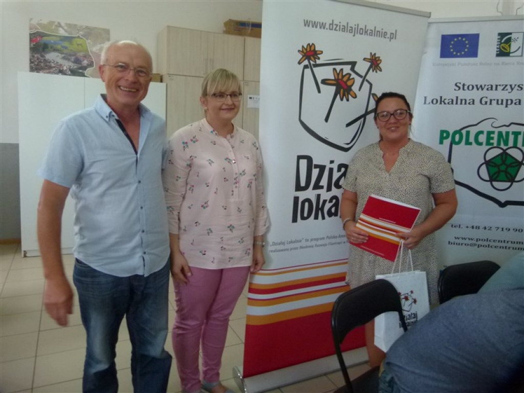 Cztery umowy na projekty z 