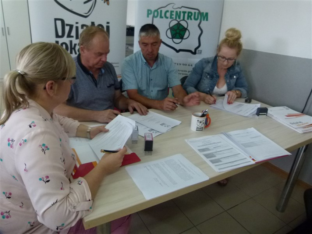 Cztery umowy na projekty z 