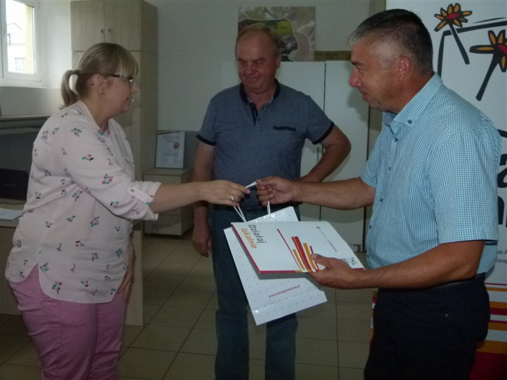 Cztery umowy na projekty z 