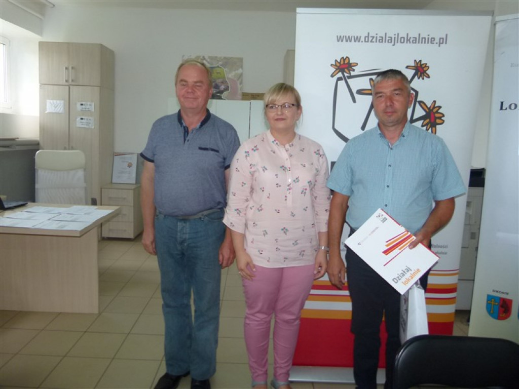 Cztery umowy na projekty z 