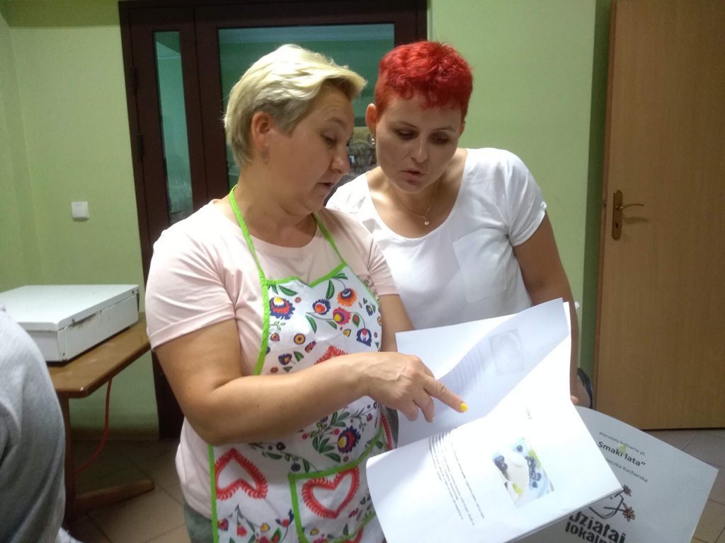 Dużo dzieci na warsztatach kulinarnych w Bronisławowie