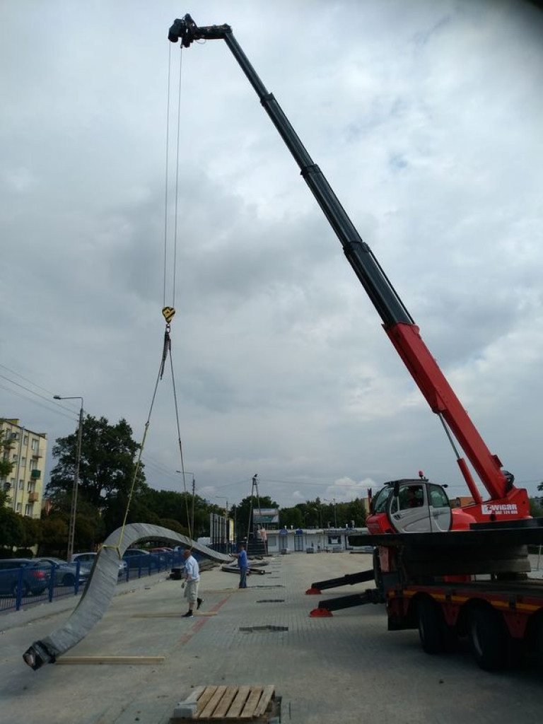 Dziś rano na targowisko przyjechała wiata