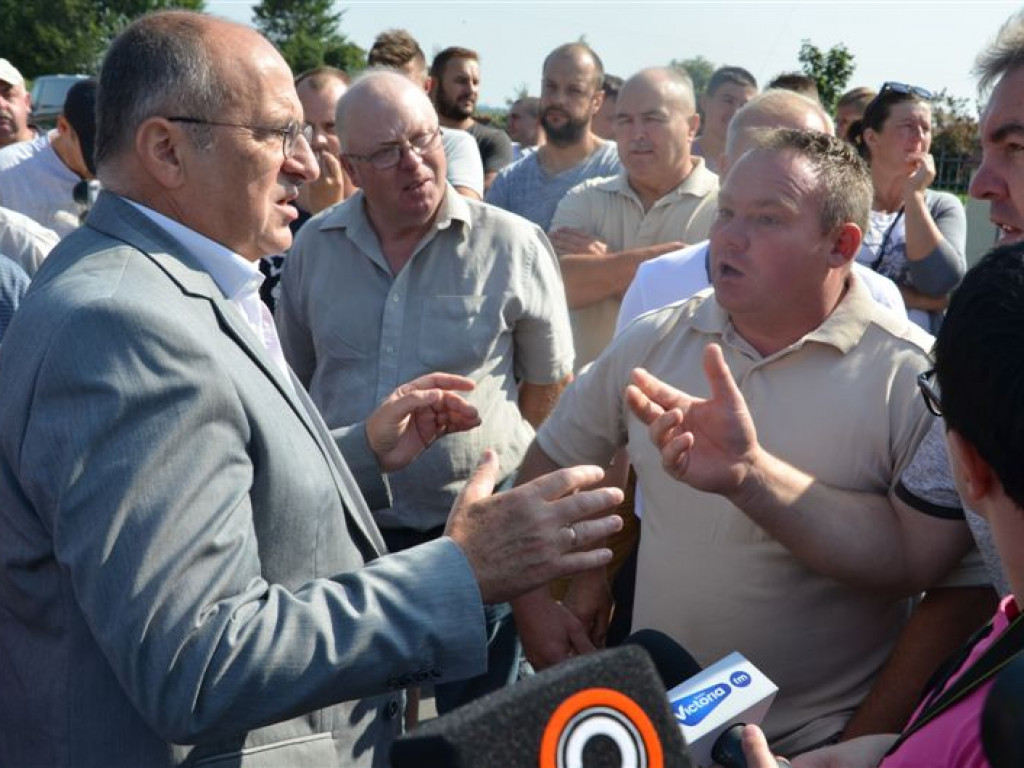 Wojewoda przyjechał do Przemysłowa rozmawiać o ASF, w poniedziałek spotkanie w Mastkach