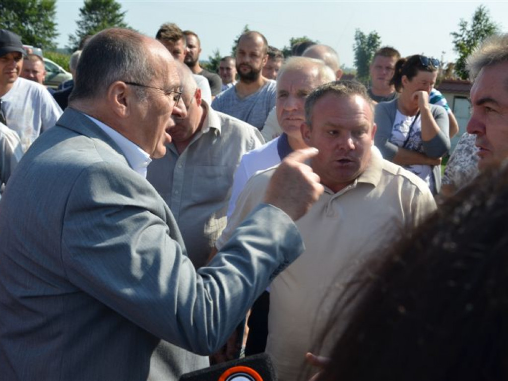Wojewoda przyjechał do Przemysłowa rozmawiać o ASF, w poniedziałek spotkanie w Mastkach