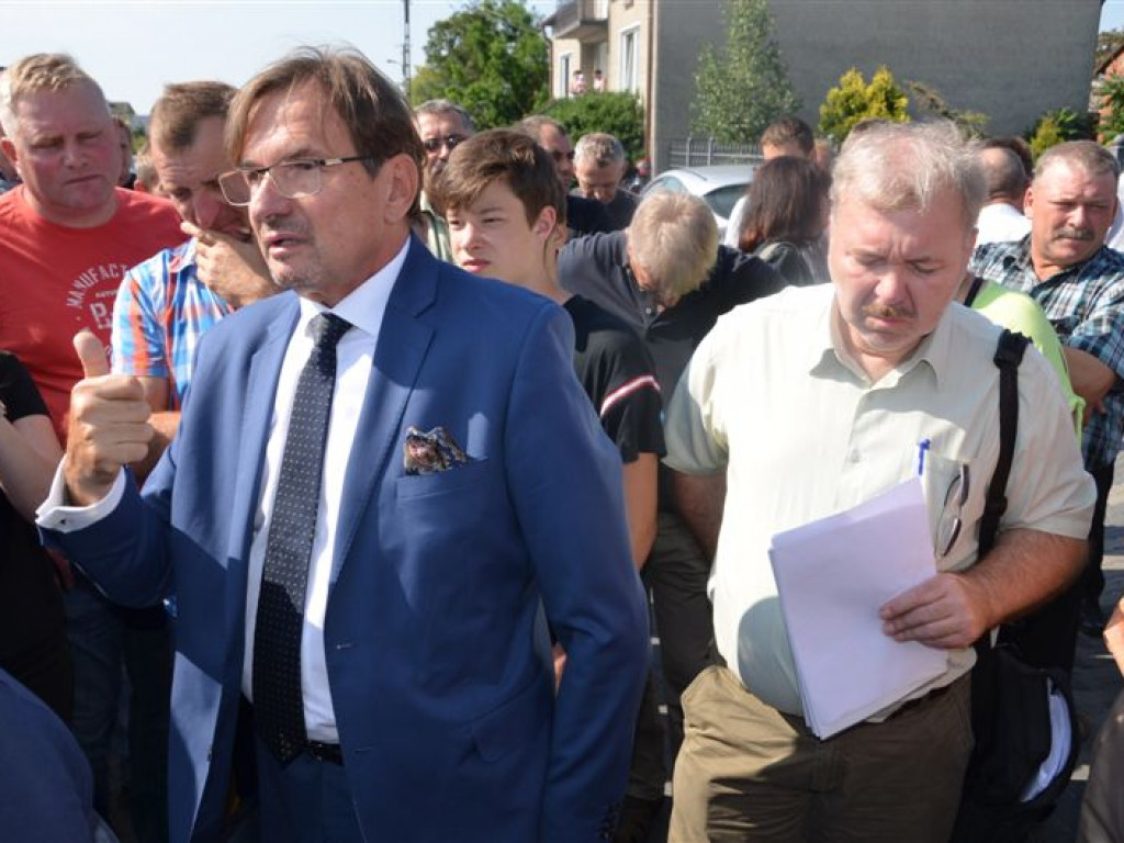 Wojewoda przyjechał do Przemysłowa rozmawiać o ASF, w poniedziałek spotkanie w Mastkach