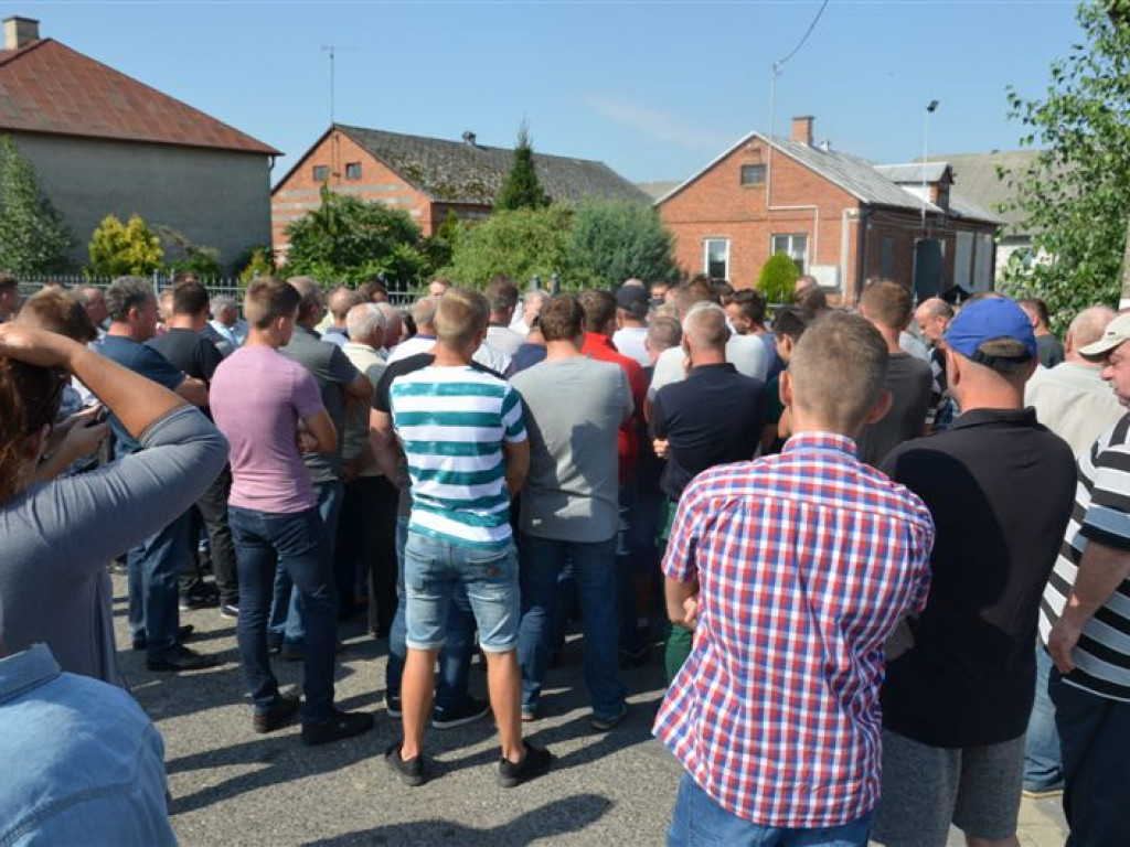 Wojewoda przyjechał do Przemysłowa rozmawiać o ASF, w poniedziałek spotkanie w Mastkach