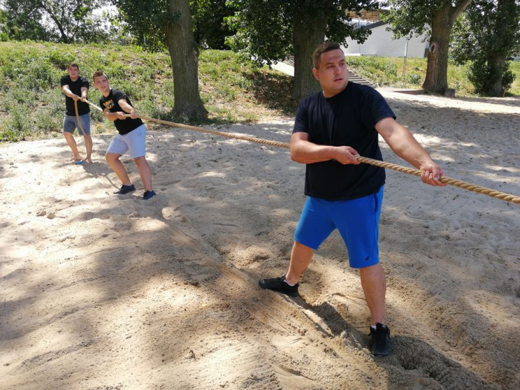 W przeciąganiu liny najlepsze Bratki