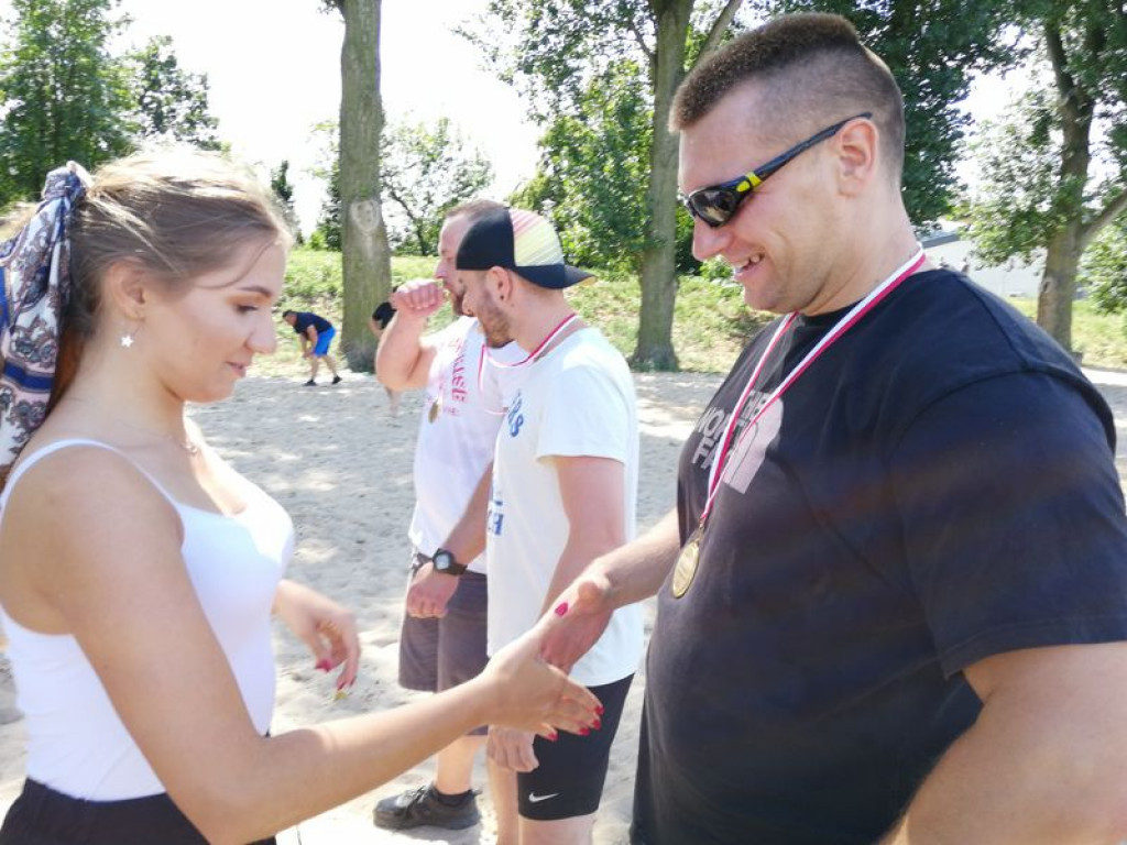 W przeciąganiu liny najlepsze Bratki