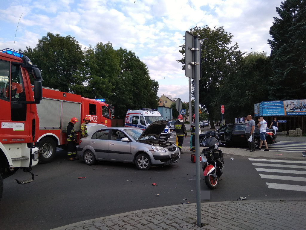 Samochód i skuter zderzyły się na Ułańskiej