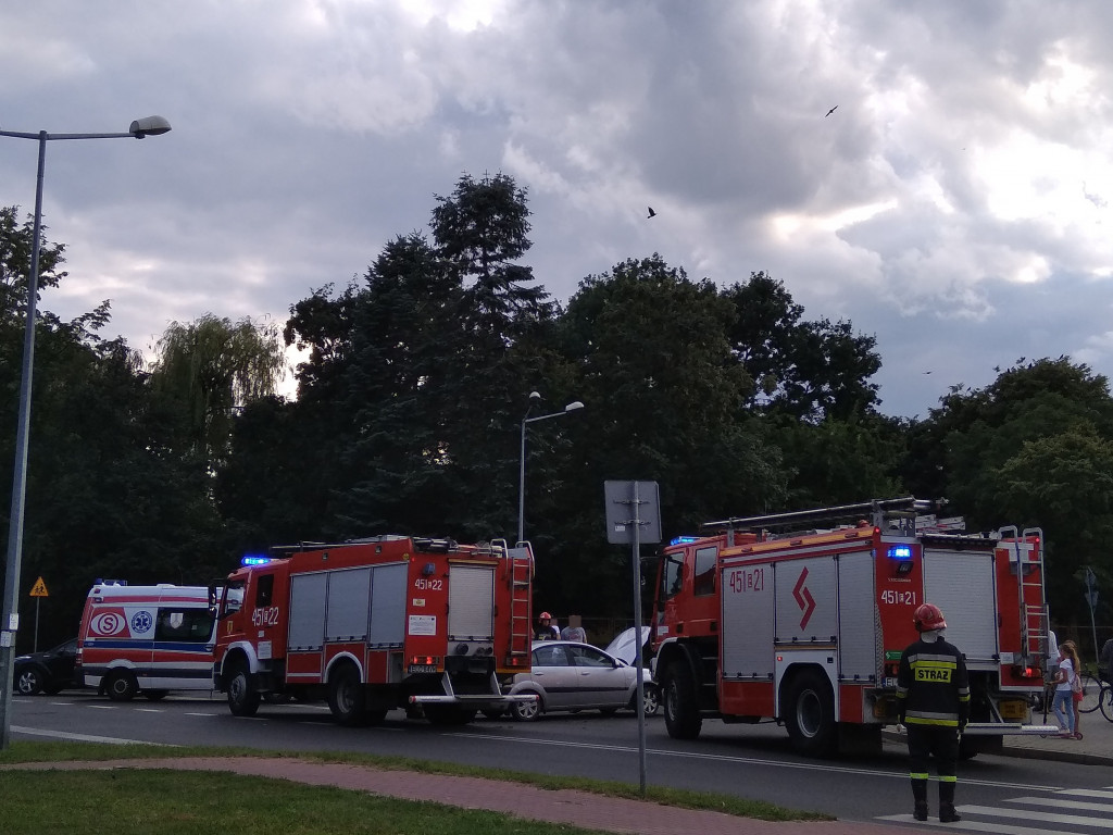 Samochód i skuter zderzyły się na Ułańskiej