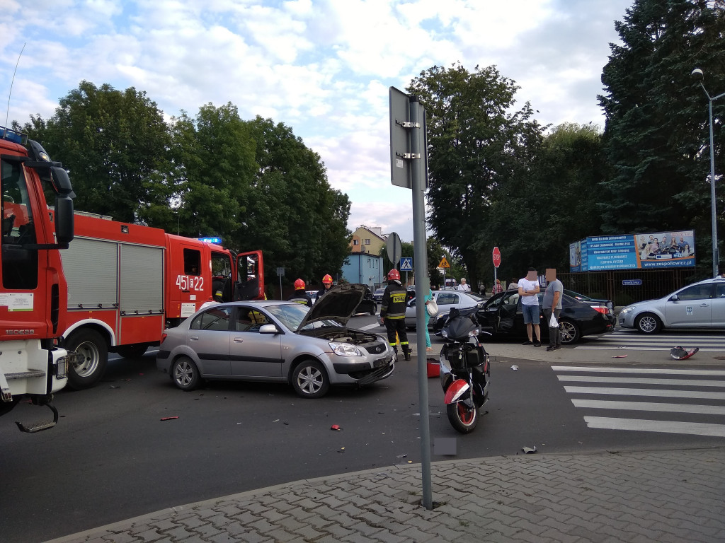 Samochód i skuter zderzyły się na Ułańskiej
