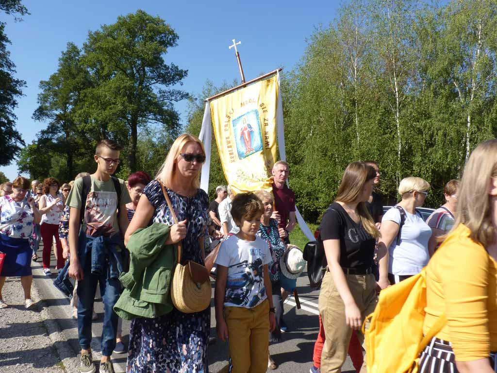 Pielgrzymi wędrowali także do Suserza