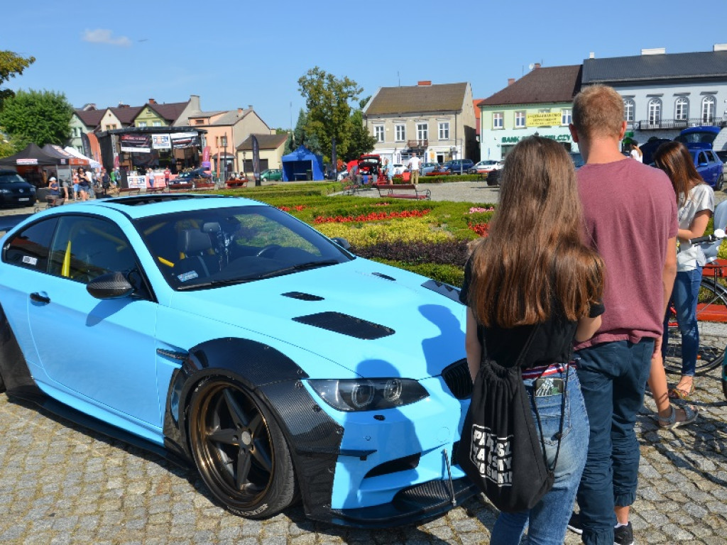 Zlot aut tuningowanych trwa na Nowym Rynku