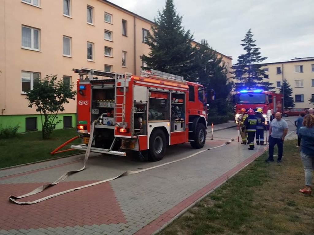 Pożar w bloku na Szarych Szeregów, ewakuowani mieszkańcy