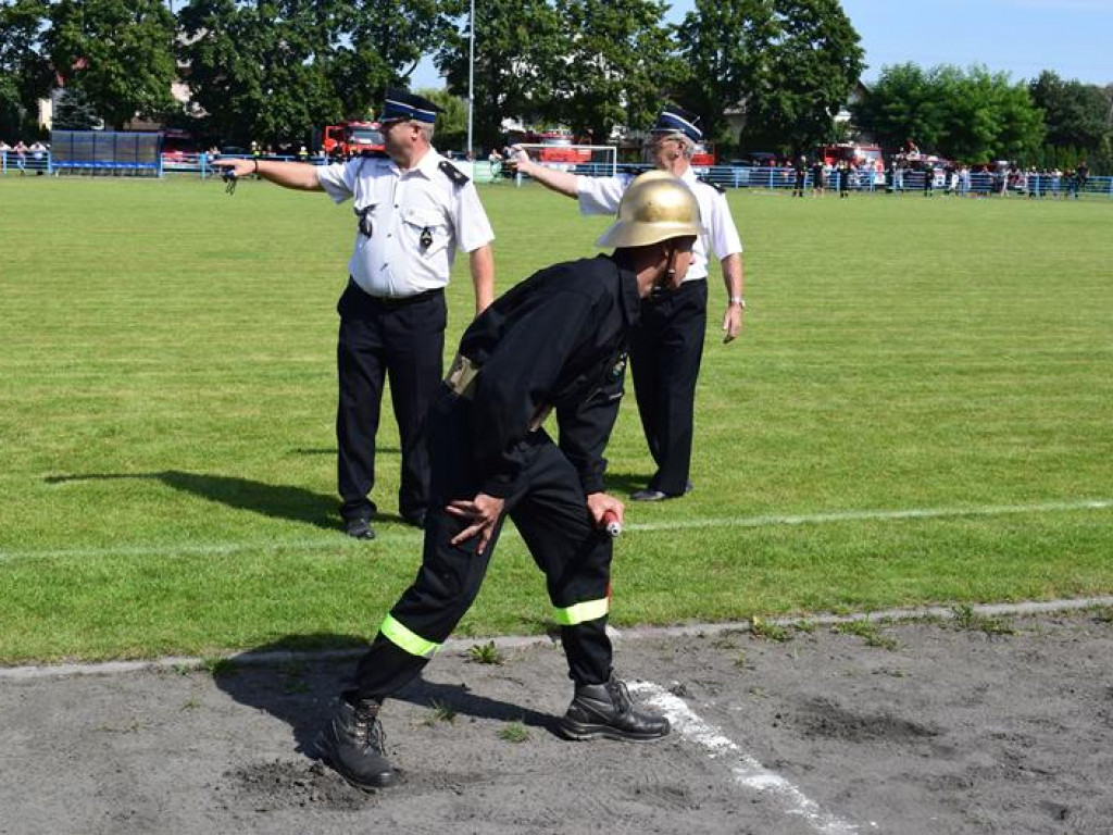 Zawody strażackie gminy Łyszkowice: OSP Wrzeczko wygrywa wśród mężczyzn