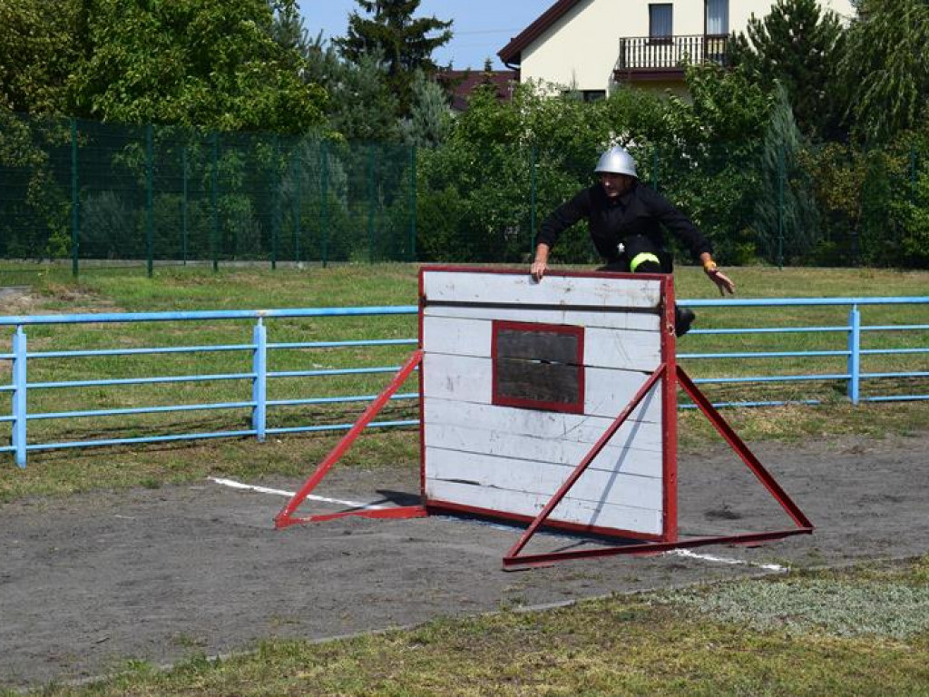 Zawody strażackie gminy Łyszkowice: OSP Wrzeczko wygrywa wśród mężczyzn