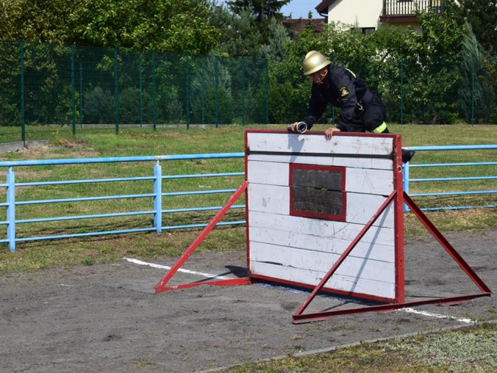 Zawody strażackie gminy Łyszkowice: OSP Wrzeczko wygrywa wśród mężczyzn