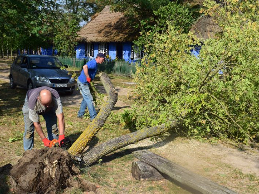 Skansen w Maurzycach zniszczony po burzy, straty szacowane na milion złotych