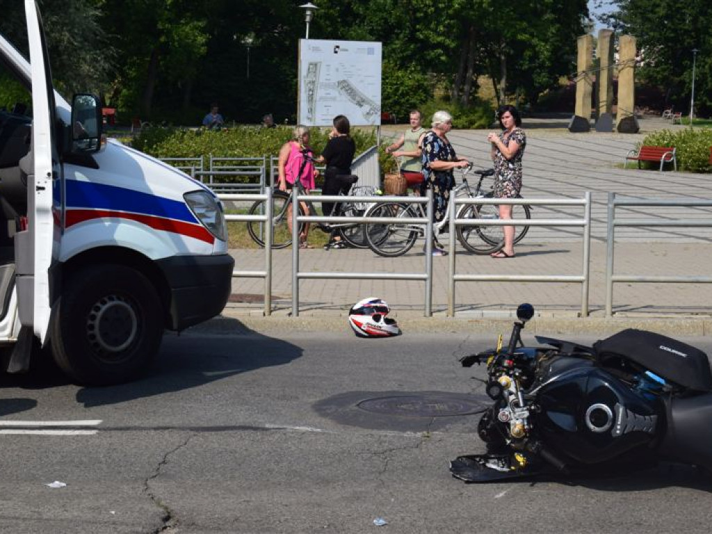 Śmigłowiec zabrał motocyklistę rannego w wypadku w Łowiczu