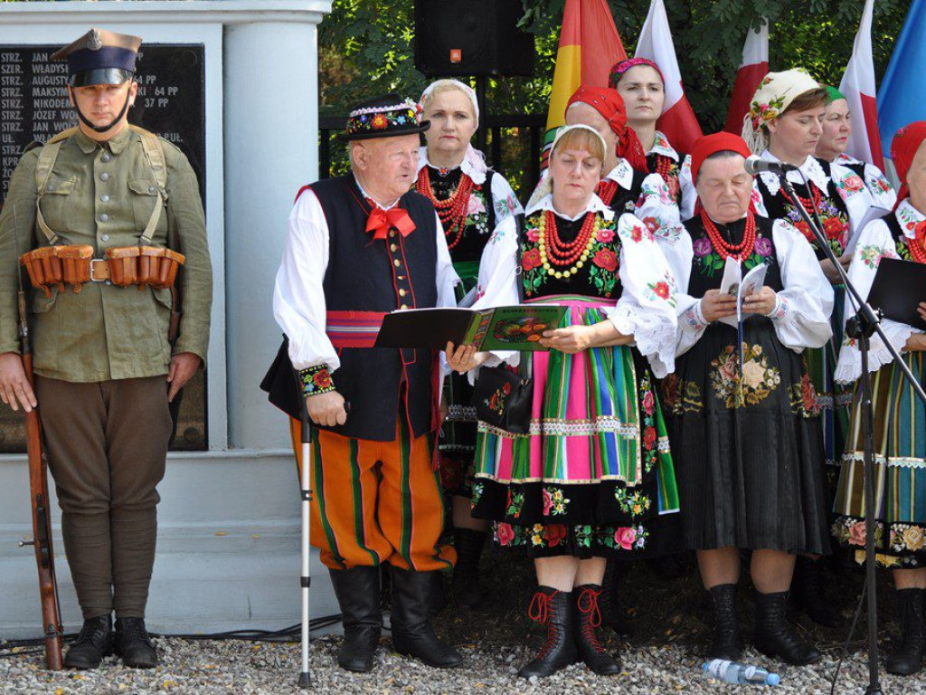 Uroczystości patriotyczne na cmentarzu przy ul. Listopadowej [zdjęcia]