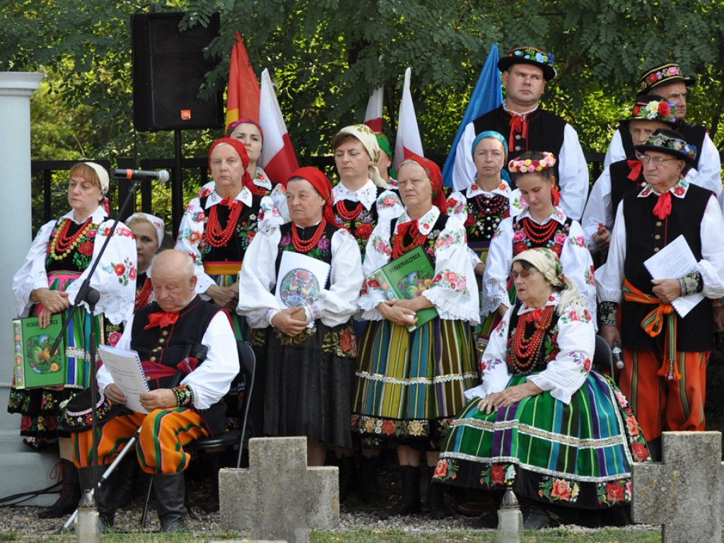 Uroczystości patriotyczne na cmentarzu przy ul. Listopadowej [zdjęcia]