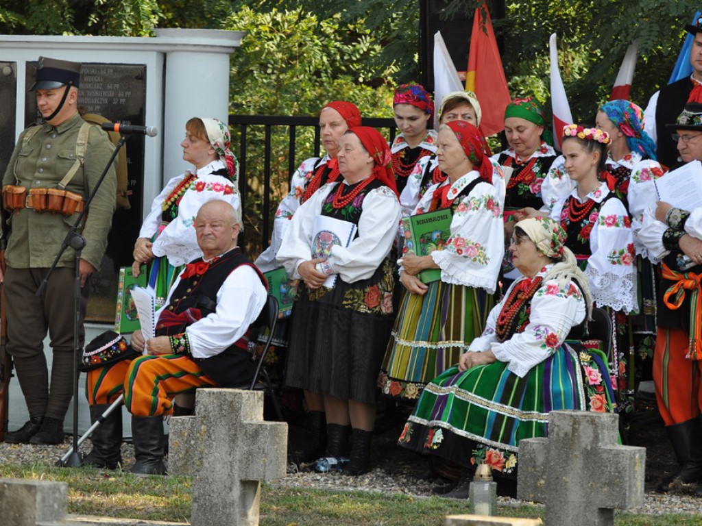 Uroczystości patriotyczne na cmentarzu przy ul. Listopadowej [zdjęcia]