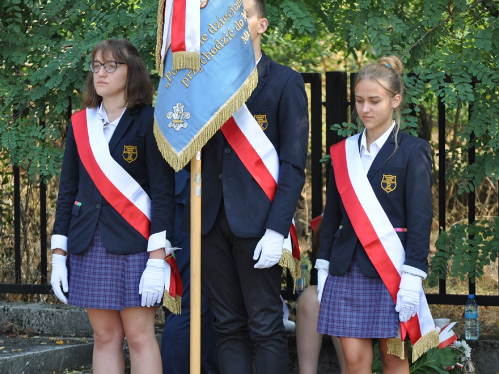 Uroczystości patriotyczne na cmentarzu przy ul. Listopadowej [zdjęcia]