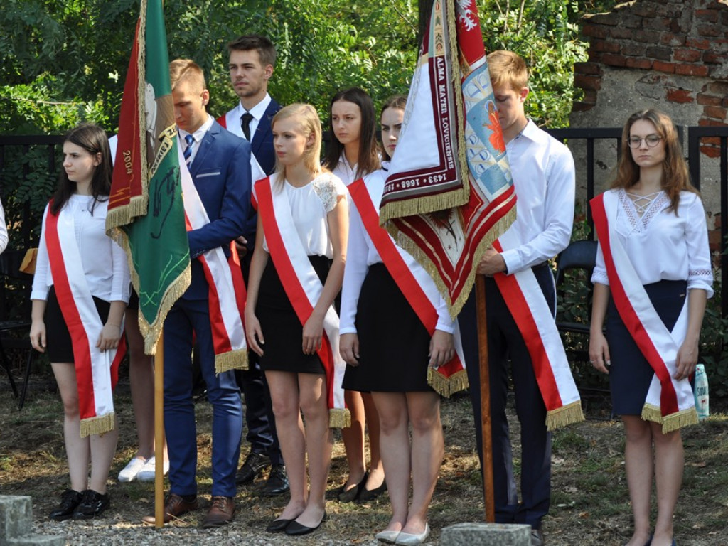Uroczystości patriotyczne na cmentarzu przy ul. Listopadowej [zdjęcia]
