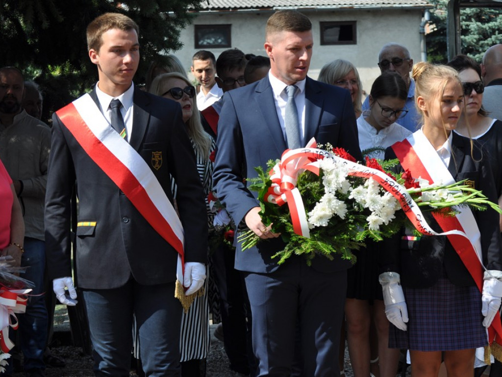 Uroczystości patriotyczne na cmentarzu przy ul. Listopadowej [zdjęcia]