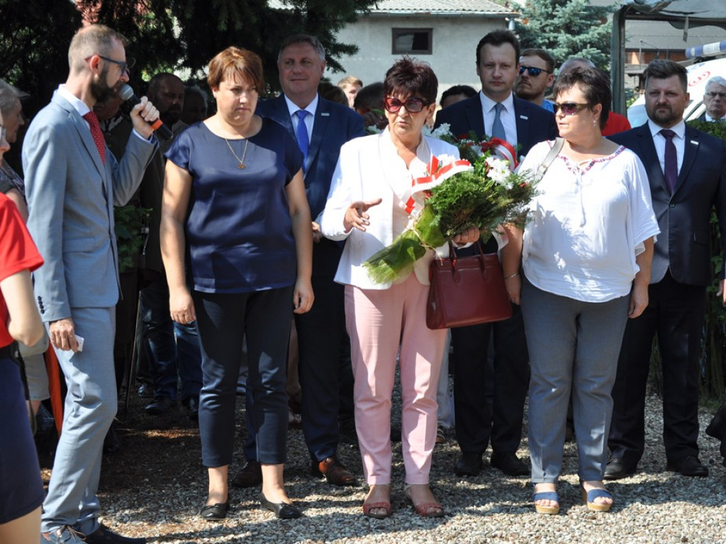 Uroczystości patriotyczne na cmentarzu przy ul. Listopadowej [zdjęcia]